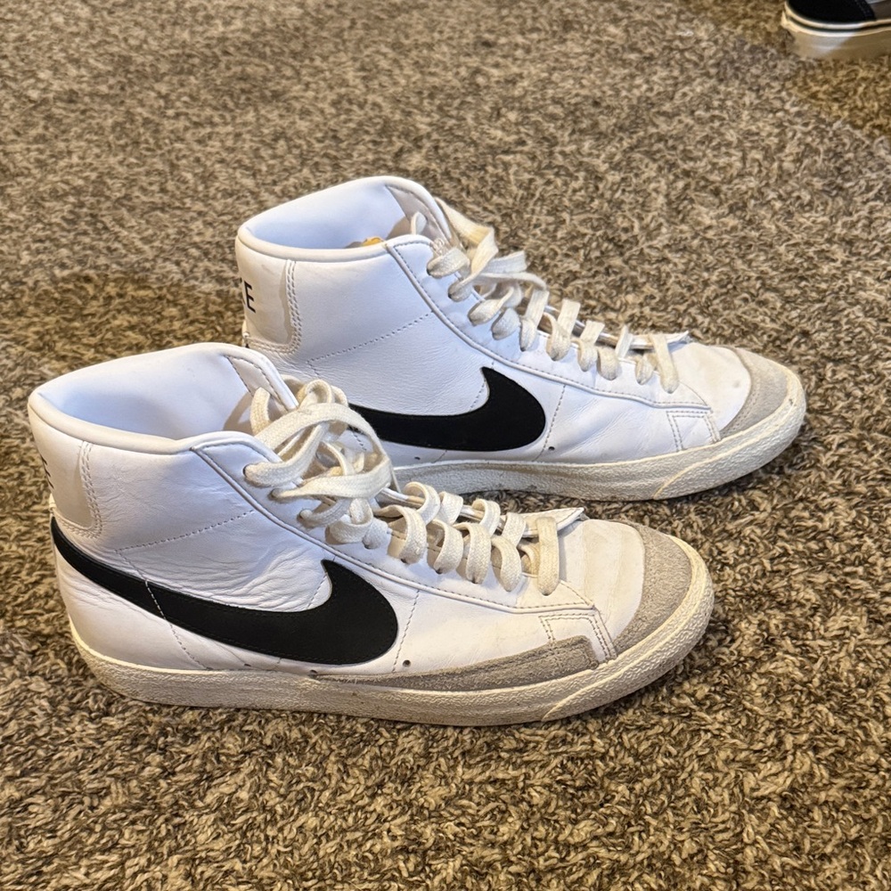 Nike Men's Blazer Mid '77 Vintage
Shoes
